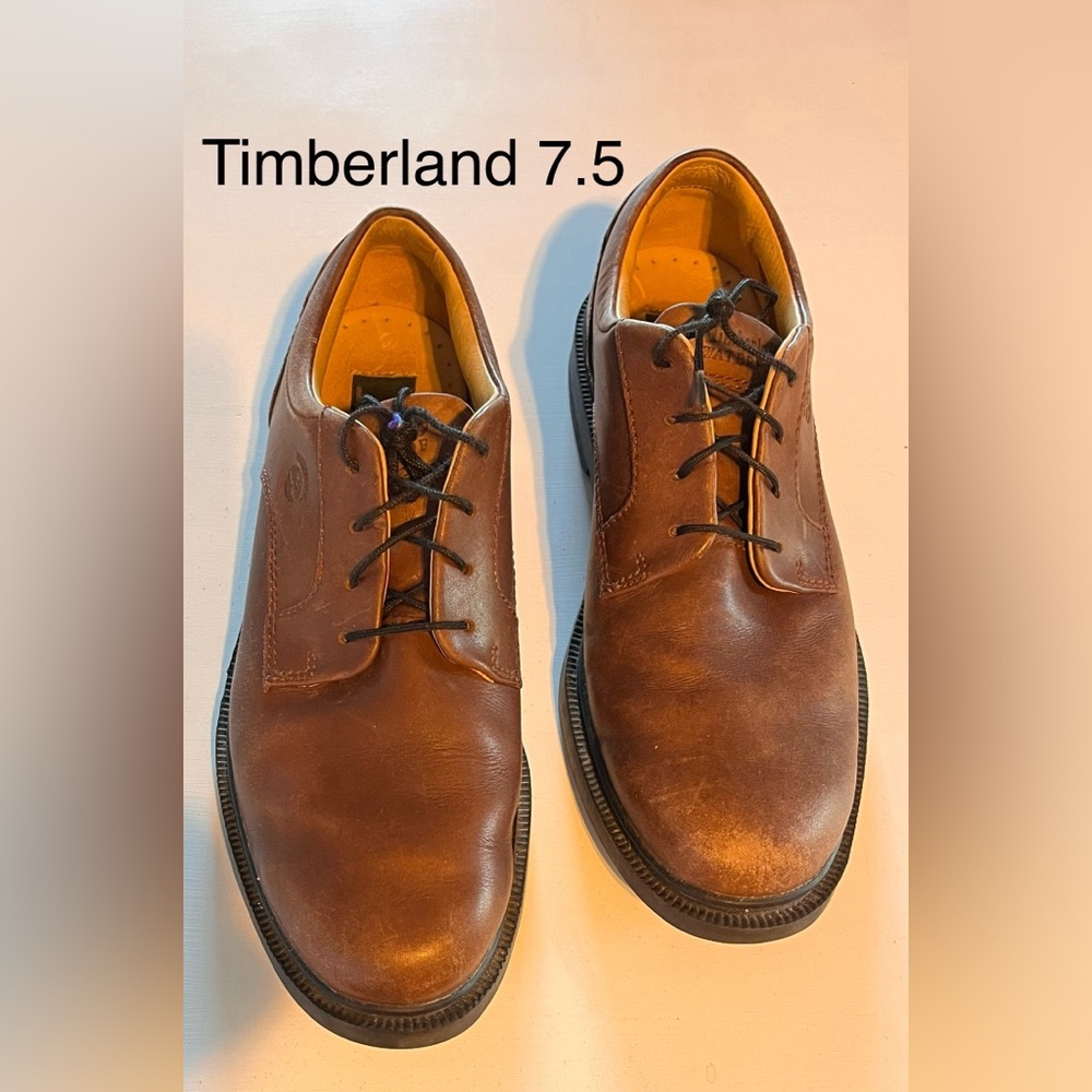 Timberland Waterproof size 7.5 men’s brown leather  lace up oxfords.  Excellent